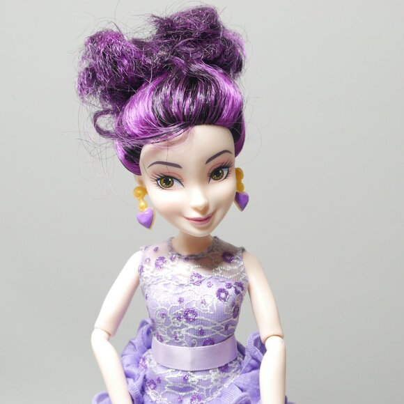 DISNEY DESCENDANTS Mal Coronation Isle of the Lost Doll - Picture 2 of 8